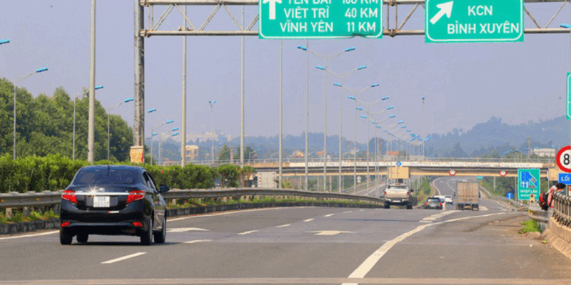Hình Ảnh Xe Đang Tham Gia Trên Đường Bộ