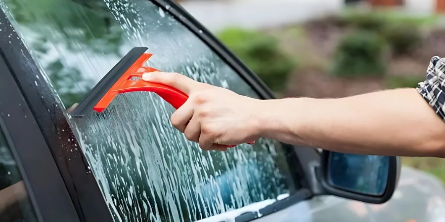 Lợi ích khi sử dụng nước rửa kính ô tô chuyên dụng