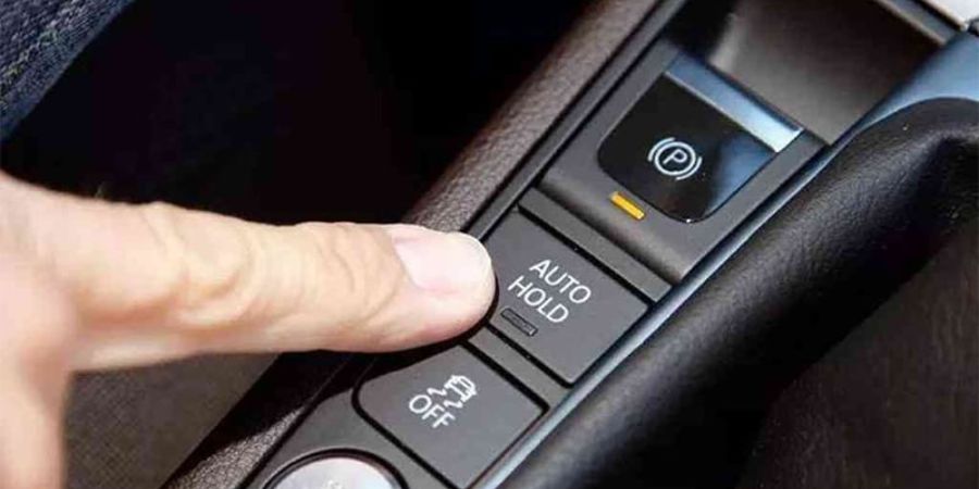 Nút bấm kích hoạt Auto Hold trên xe ô tô hiện đại