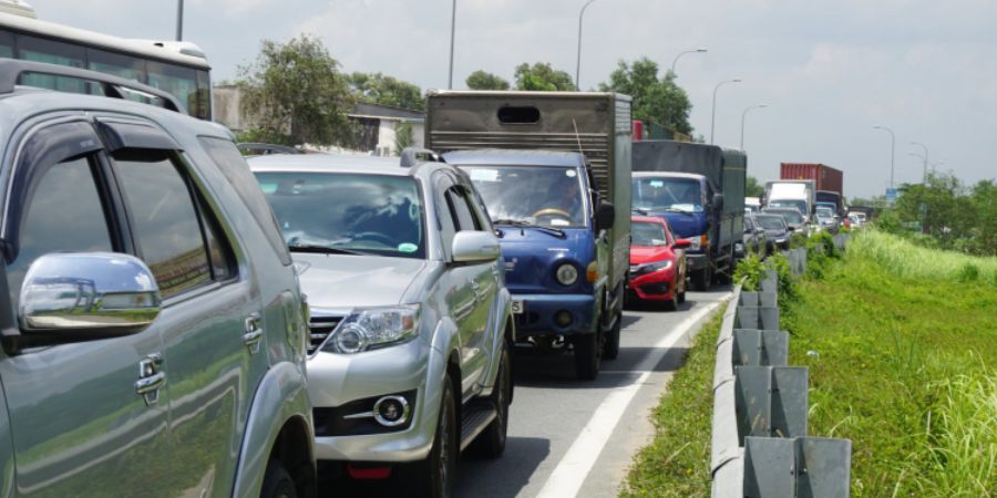 Auto Hold cực kỳ hữu ích khi xe di chuyển trong điều kiện kẹt xe kéo dài