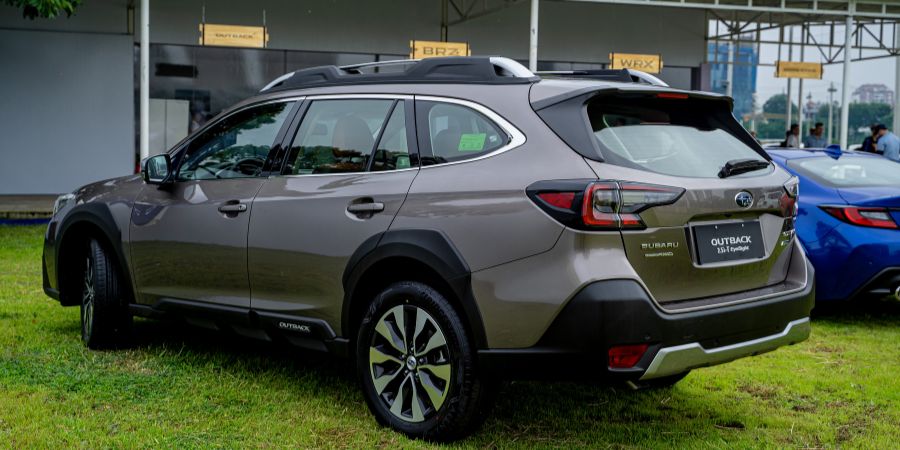 hong xe subaru outback