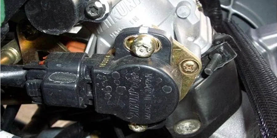 Vị trí lắp đặt cảm biến bướm ga trên xe