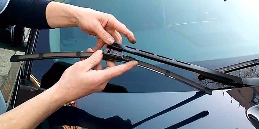 Chất liệu và độ bền của lưỡi gạt