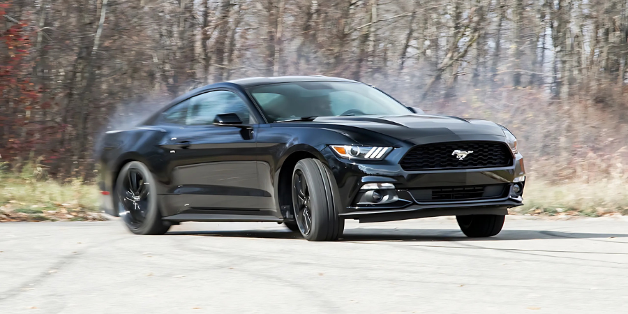 Ford Mustang EcoBoost American Muscle Car hien dai