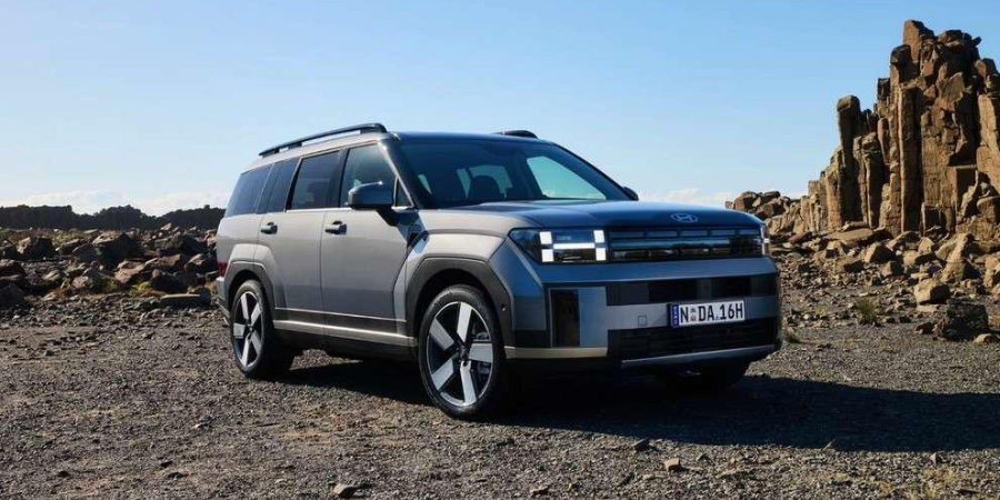 Top 10 mẫu xe 7 chỗ gầm cao hot nhất thị trường Việt Nam 3 Hyundai Santa Fe – SUV gia dinh hien dai